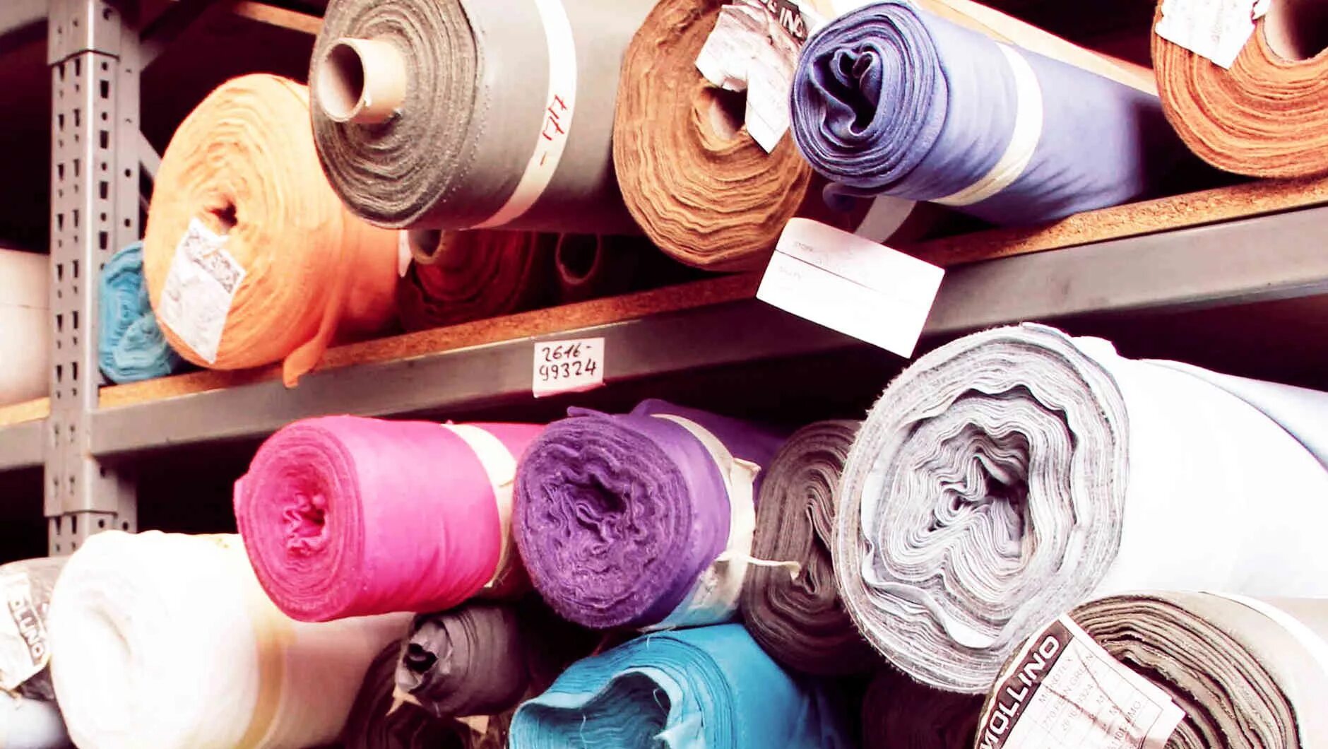 Рулон ткани. Материалы для швейного производства. Материалы для пошива одежды. Текстильное производство.