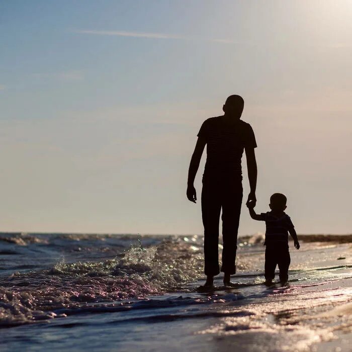 Отцы и дети. Отец с сыном на природе. My father grew. Отец и сын идут по дороге. Воспитание ребенка.