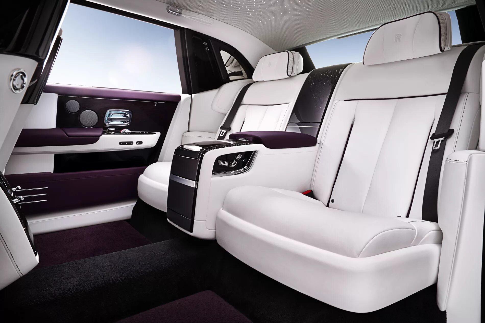 Roll inside. Rolls royce phantom 8 салон. rolls royce phantom vii салон. rolls royce phantom 2025. rolls royce phantom лимузин салон.