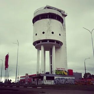 Большая белая башня