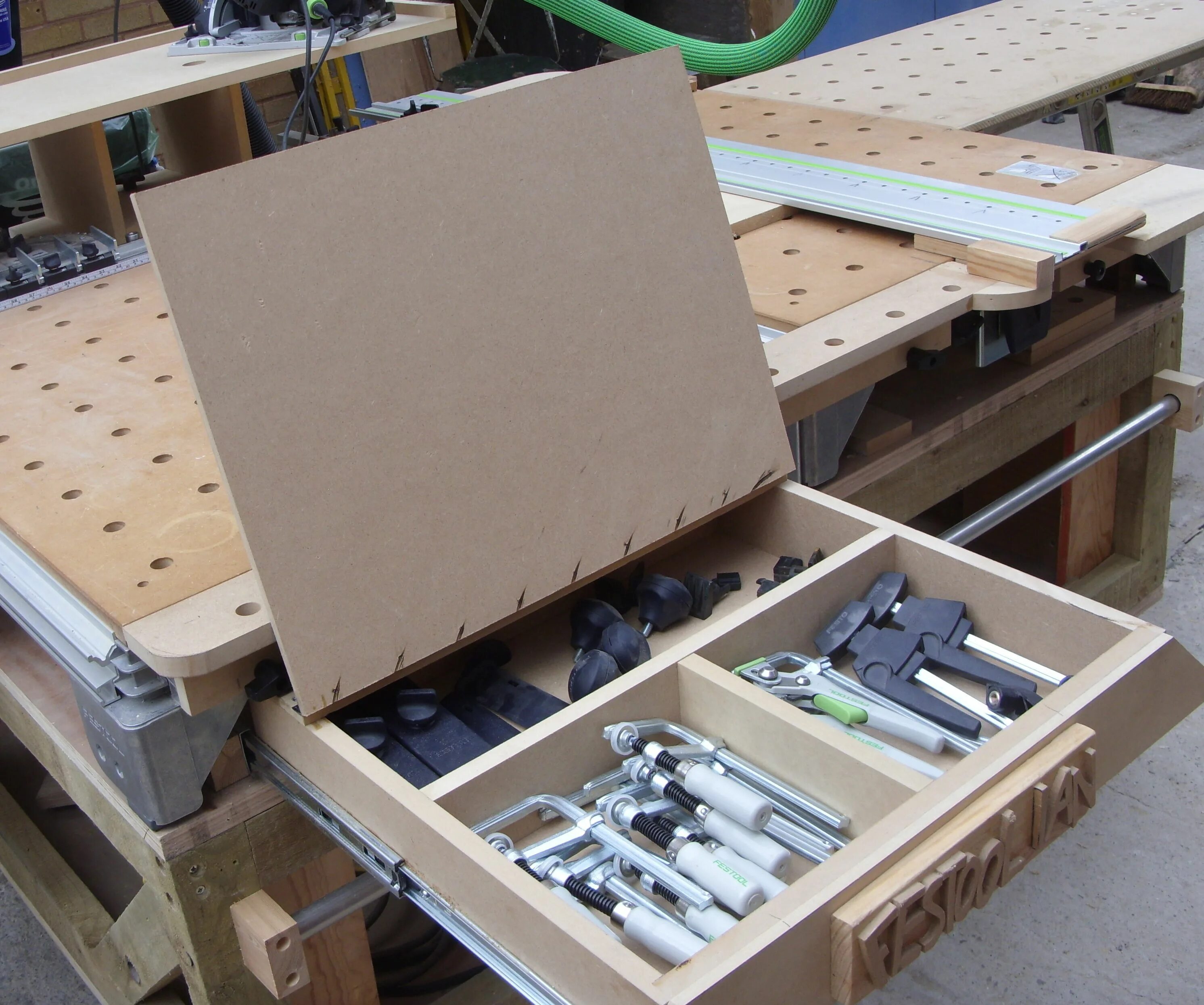 Верстак wt160. Выдвижной ящик под верстак. Выдвижной верстак. Верстак garage. Верстак мобильный со столешницей dt-004 dewood.