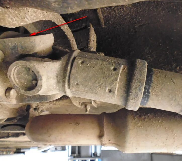 Кардан нива 21213. Как стоят карданы на ниве. Передний кардан нива 2121 на машине. Расположение переднего кардана на ниве 2121. Передний кардан нива 21213 на машине.