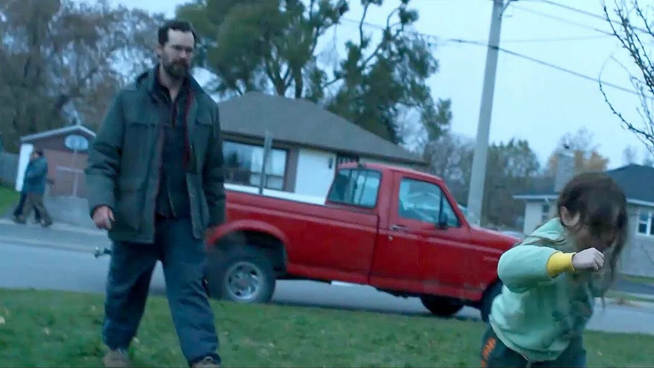 Триллер про похищение детей. Сбежать от похитителей. Триллер про похищение детей. Донни третий лишний. Я плюю на ваши могилы 2010 кадры.