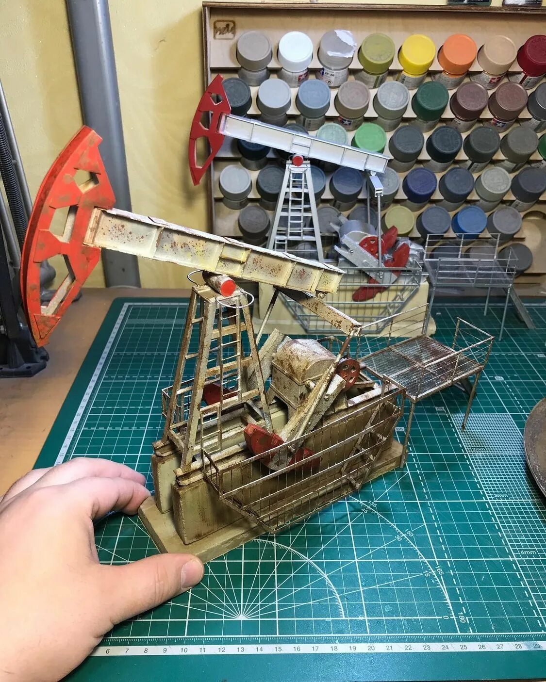 Нефтяная качалка из картона. Икаренок нефтяная качалка. Механическая сборная модель из дерева wood trick. Нефтяная качалка. Нефтяная качалка 3д модель.