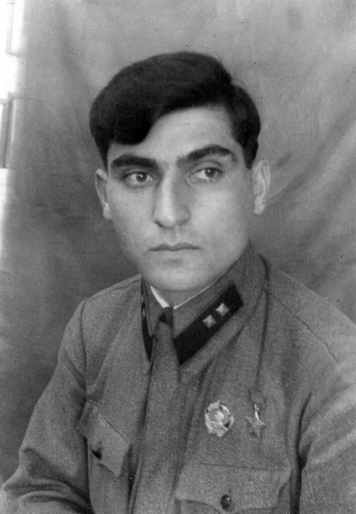 Герои азербайджана исрафил мамедов. Аваз гашим оглы. Герои азербайджанцы 2 мировой войны. Азербайджанские герои великой отечественной. Азербайджан 1941-1945 герои советского союза.
