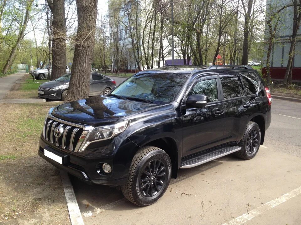 Черная тойота прадо чёрные диски. Тойота прадо блэк оникс 2021. Тойота ленд крузер прадо 2021 черный. Wheels prado 150 r20. Прадо черные диски.