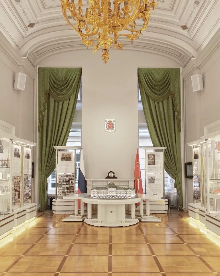 Мариинский дворец к2. Мариинский дворец (санкт-петербург) дворцы санкт-петербурга сад. Мариинский дворец санкт-петербург. Пандус в мариинском дворце в санкт-петербурге. Законодательственное собрание мариинский дворец.