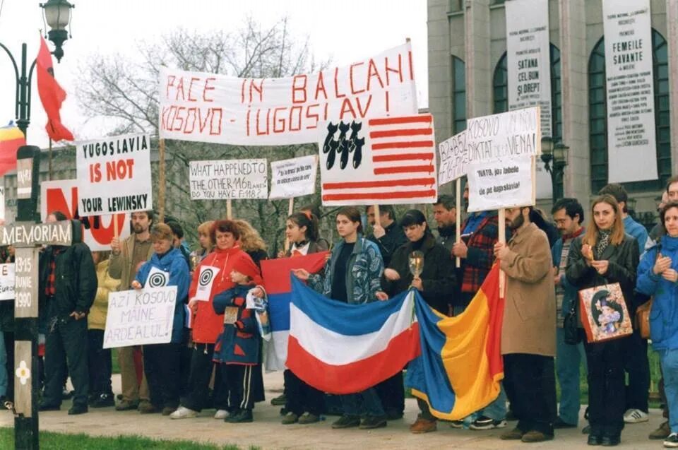 Сербия 1999 год. Митинги против войны в Югославии 1999. Югославия митинги 1999. Протесты в Белграде 1999.