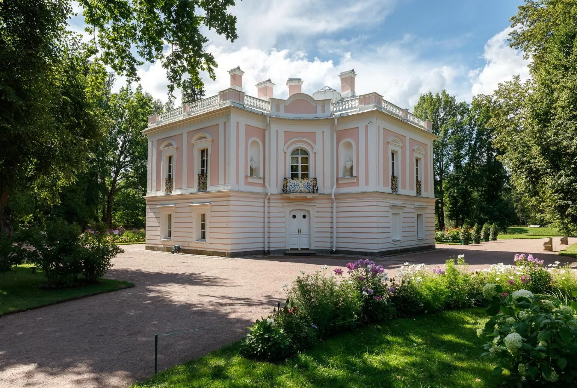 Дворец Петра 3 в Ораниенбауме. Ансамбль Петерштадт Ораниенбаум. Антонио Ринальди дворец Петра 3. Дворец Петра 3 в Ломоносове Ринальди. Ораниенбаум дворец петра