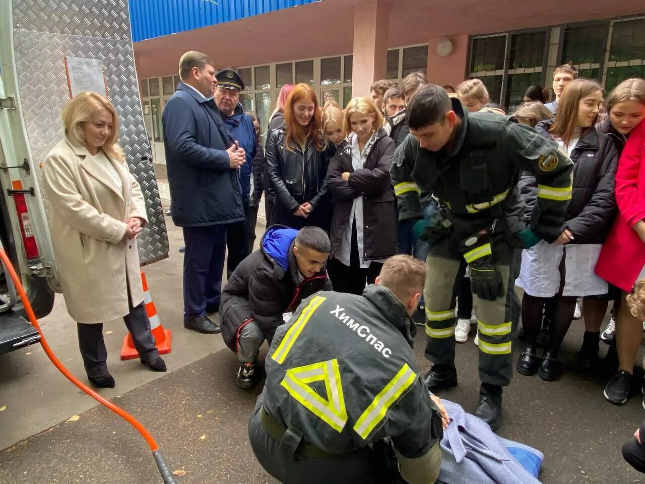 В какой город было эвакуировано правительство. Эвакуация. Эвакуация людей. Сотрудники эвакуируются. Тренировочная эвакуация.