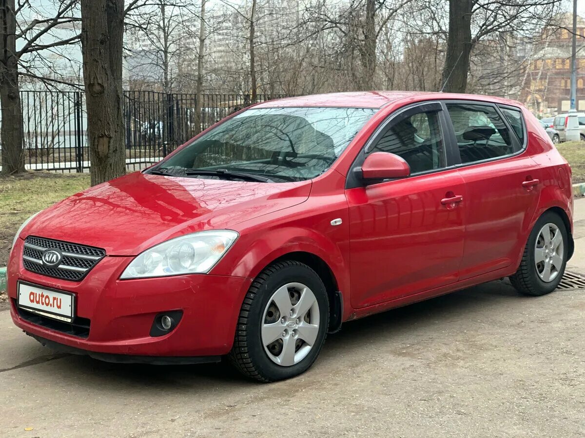 Купить б/у Kia Ceed I 1.4 MT (109 л.с.) бензин механика в Казани: бежевый Киа Си