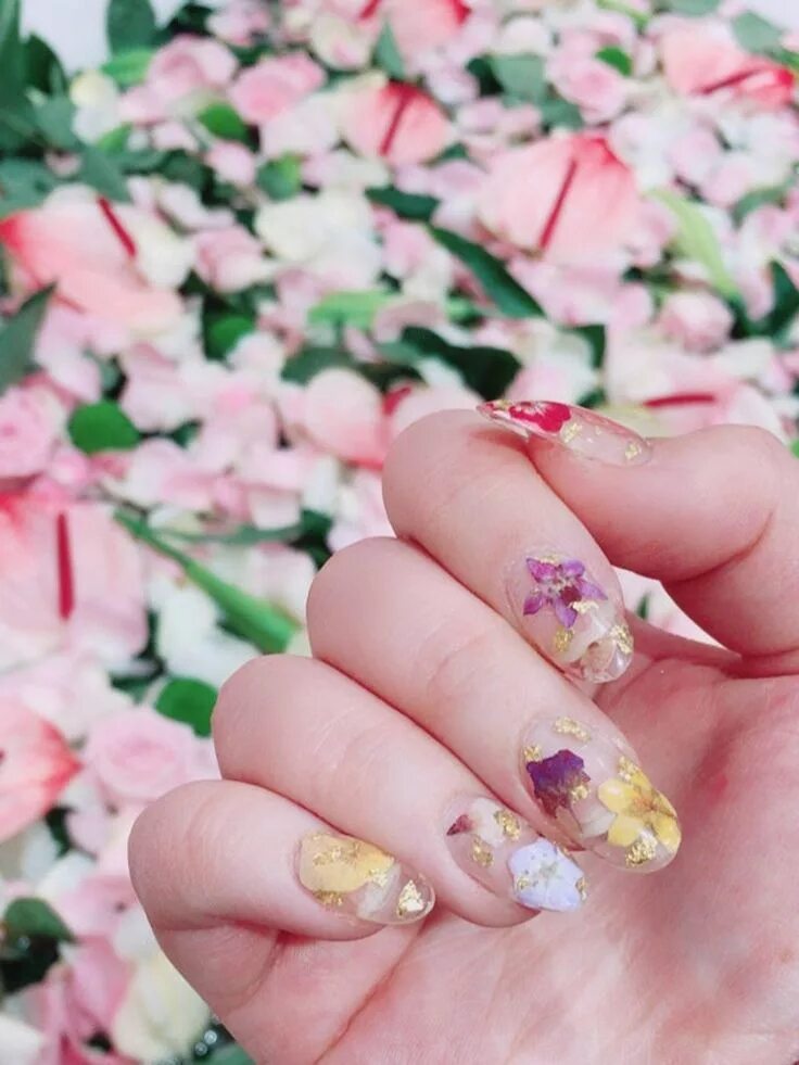 Бежевый маникюр с ярким акцентом Confetti nails, Pretty acrylic nails, Nails