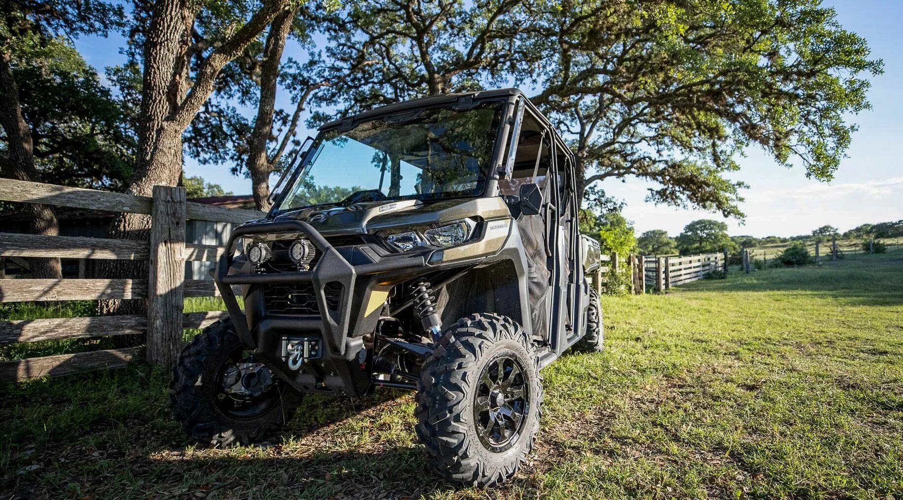 Брп дефендер 2021. Брп тракстер. Brp maverick traxter. Квадроцикл traxter hd10 xmr. Brp traxter.