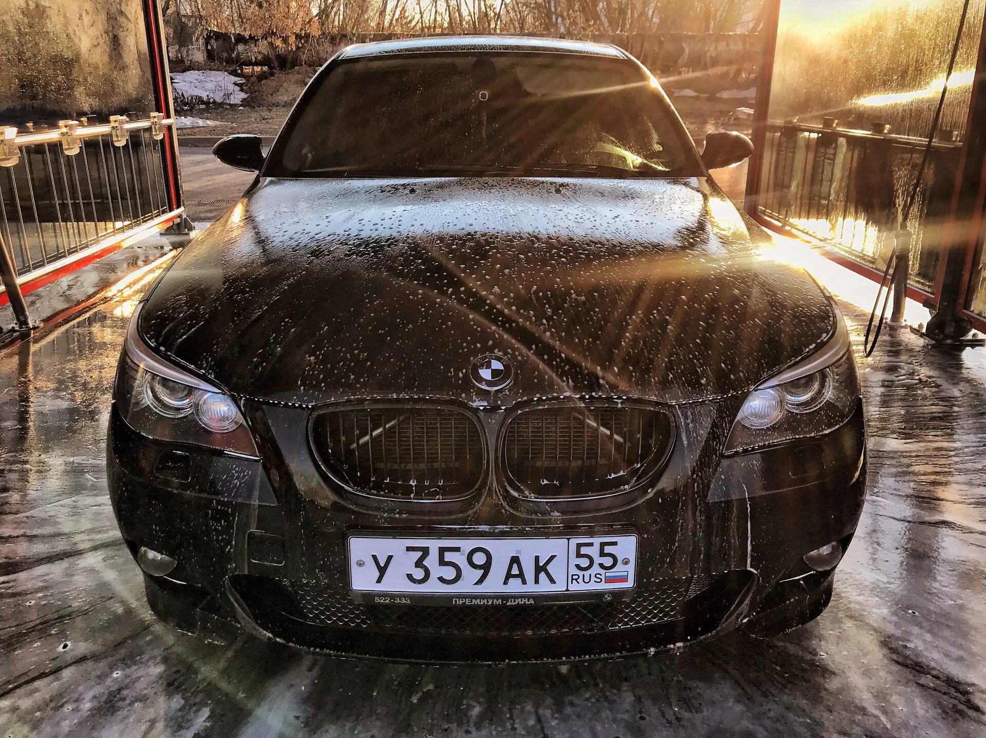 BMW e60 far. Антихром БМВ е60. БМВ е60 драйв. Тонировка фар BMW e60.