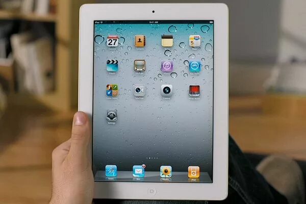 Создать айпад. Со2 айпад скрин. скриншот айпад 2%. ipad на столе. ipad из картона.