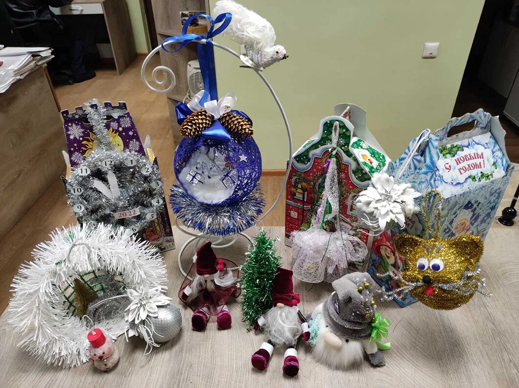 Елочная игрушка на конкурс. Новогодняя игрушка на елку на конкурс. Елочная игрушка на конкурс. Елочная игрушка своими руками. Елочные игрушки для конкурса интересные.