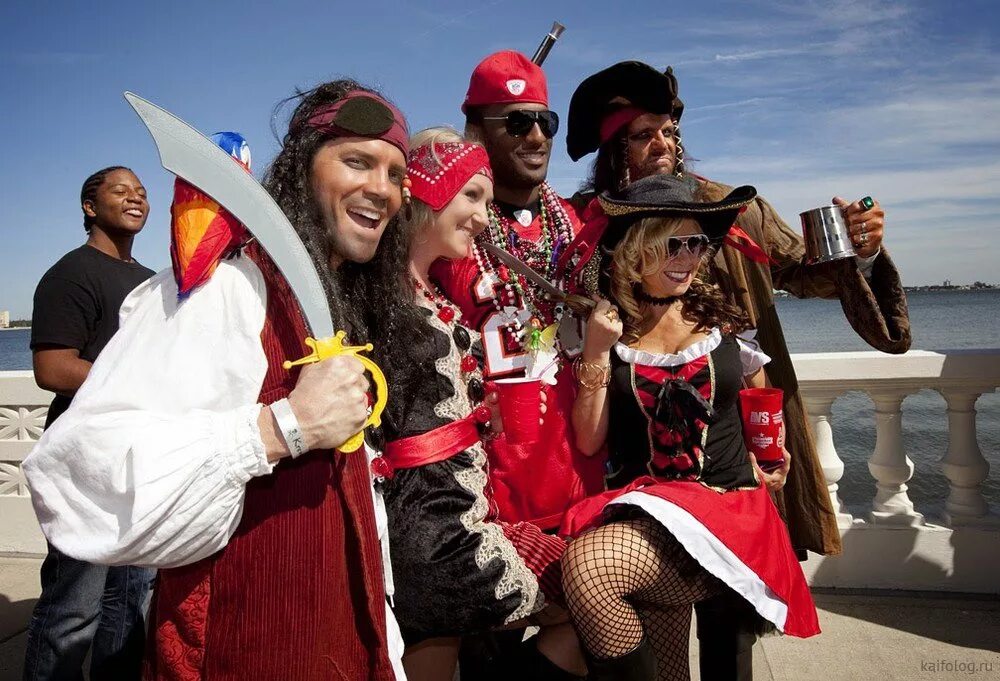 Где нарядные пираты. День пирата. Пиратский праздник в США. Международный пиратский день. Фестиваль пиратов.
