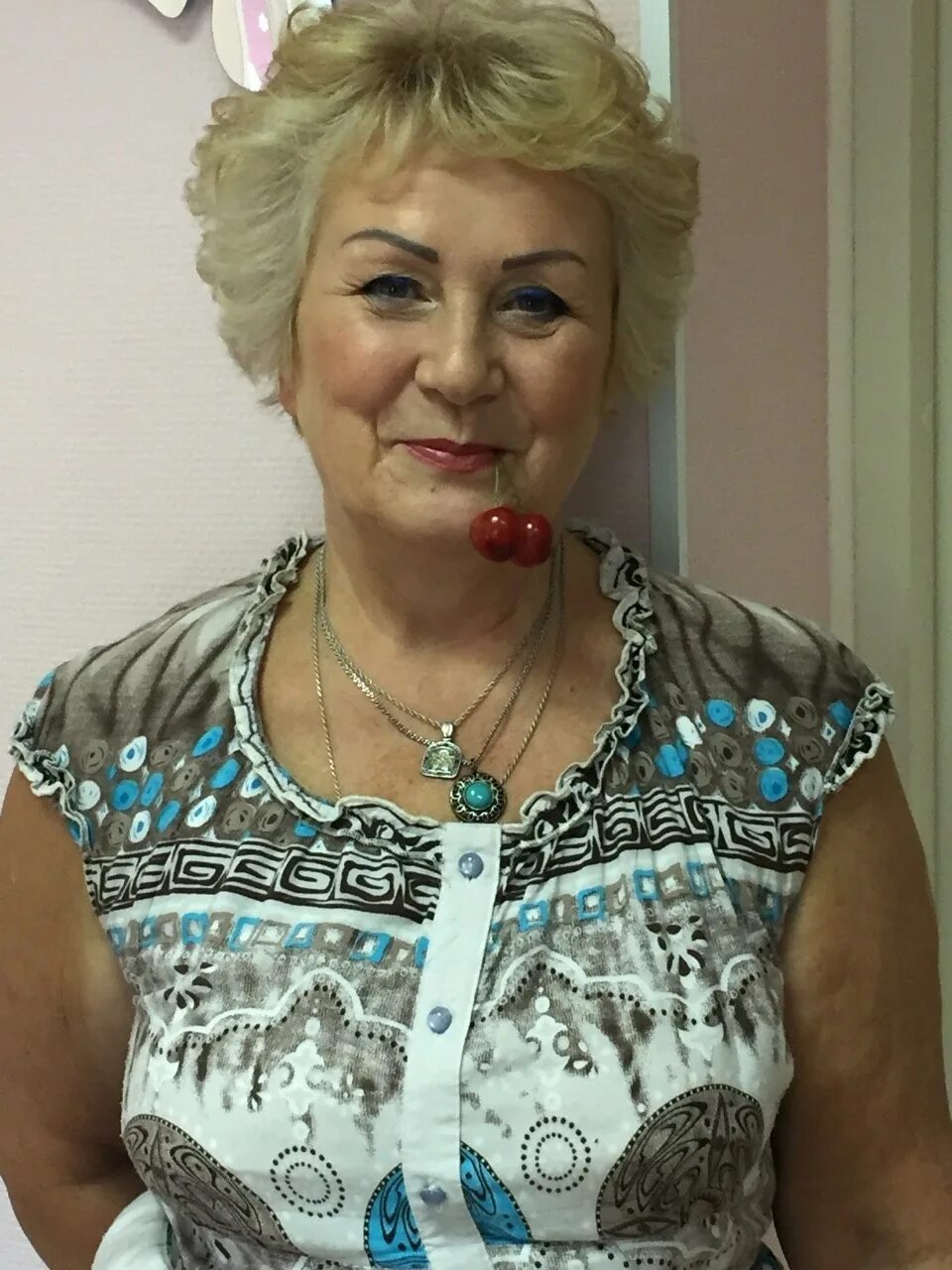 незамужние женщины 60 лет.