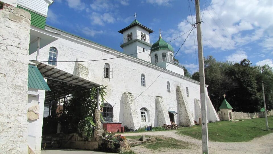 Погода поселок каменномостском. Поселок Каменномостский. Посёлок Каменномостский Адыгея. Каменномостский храм Свято Троицкий. Ульский поселок Адыгея.