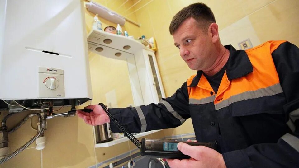 Недопуск газовиков в квартиру. Газ проверка оборудования. Газ в квартире. Газовщик в квартире. Нужно пройти техническое обслуживание газовых плит.