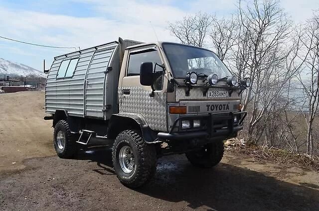 Тойота дюна 4х4 купить. Тойота Дюна грузовик 4x4. Toyota Dyna 4x4 двухкабинник. Тойота Дюна 4 ВД. Toyota Dyna 4wd двухкабинник.