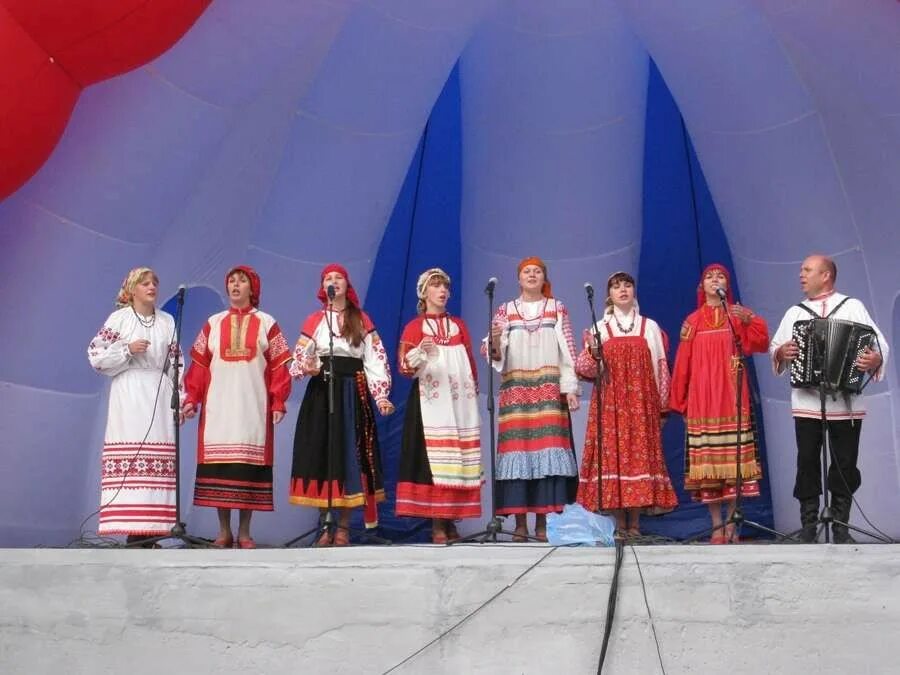Спасское новомосковский. Народный фольклорный ансамбль Спасская Слобода. Спасская Слобода Новомосковск.