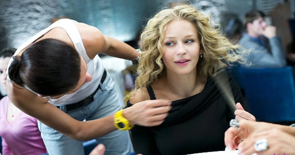 Пересильд о чем молчат девушки. Юлия пересильд и олеся судзиловская. Пересильд о чем молчат девушки. О чём молчат девушки сериал. О чём молчат девушки сериал.