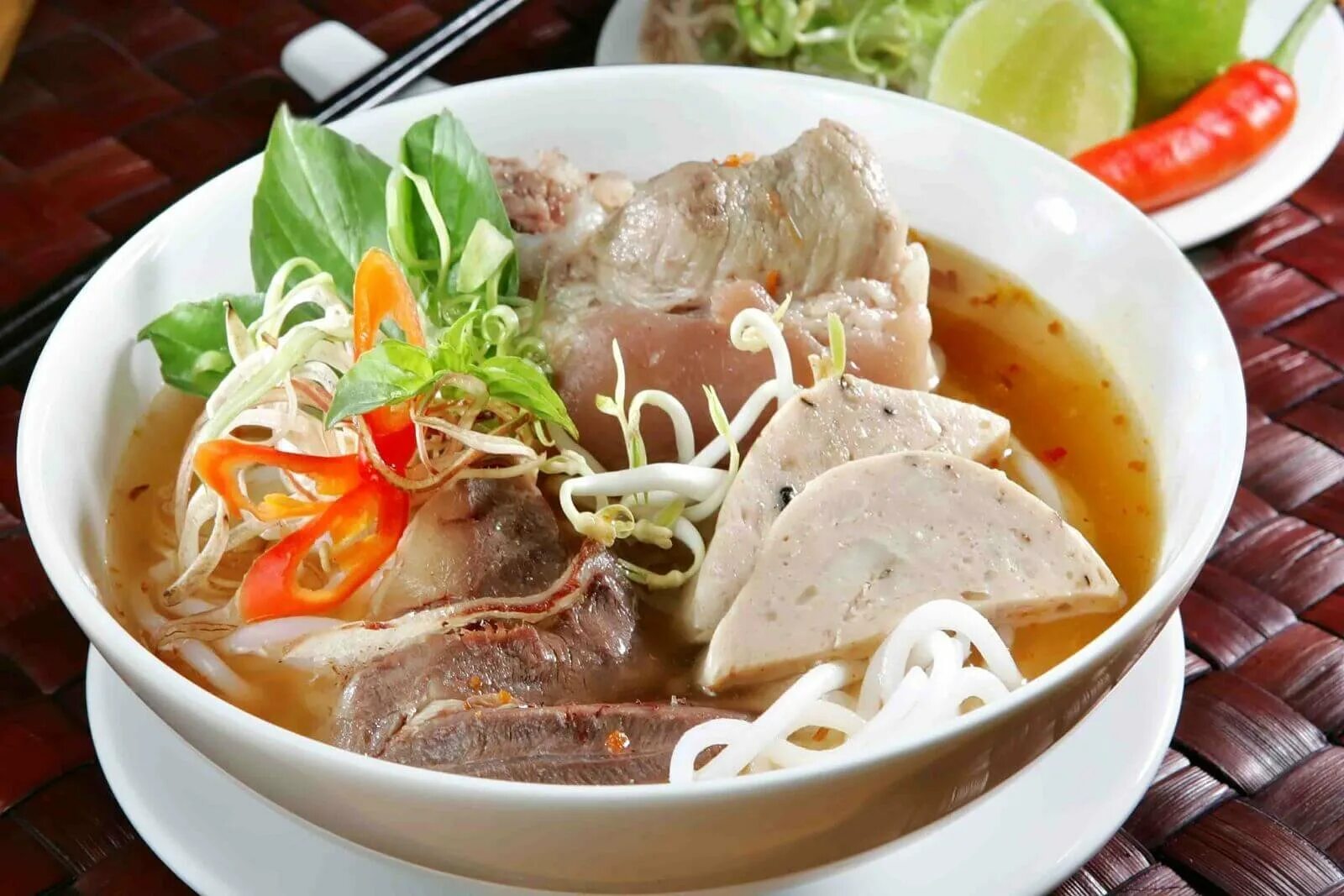 Хай сан. Бун бо суп. Bún bò Huế. Вьетнамский Бун бо. Бун Тхай суп.