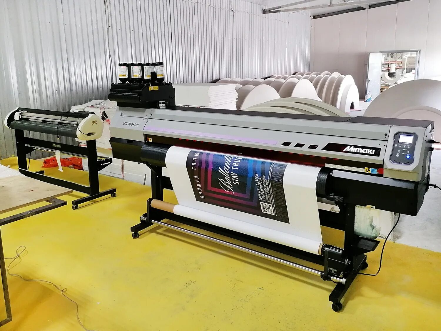 Уф плоттер. Принтер Mimaki UJV 100-160. Мимаки УФ 100-160. УФ-плоттер (принтер) Mimaki UJV-160. Mimaki ujv100 головки.