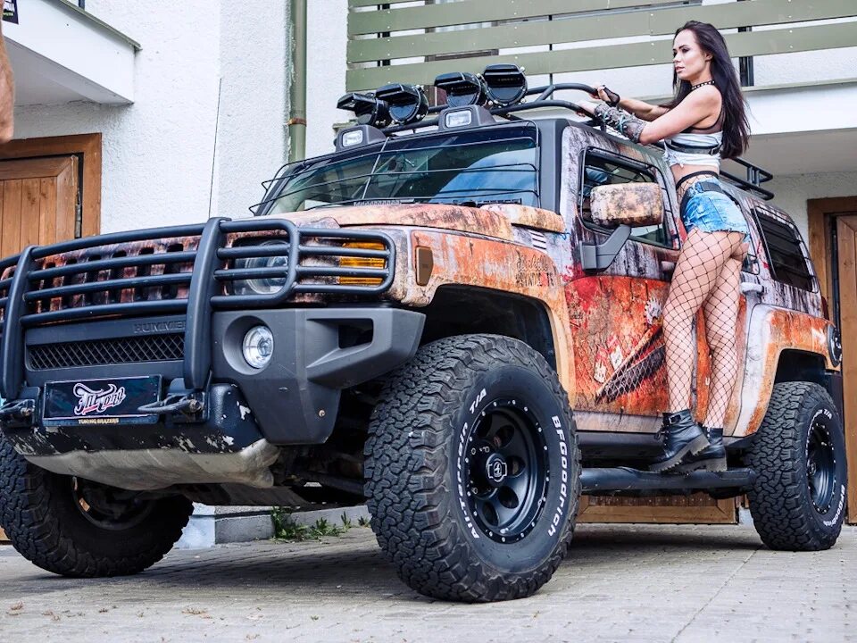 Хаммер h3 2021. Хаммер h2 и человек. Hummer h2 и h3. Hummer h3 2013. Включи h 3.