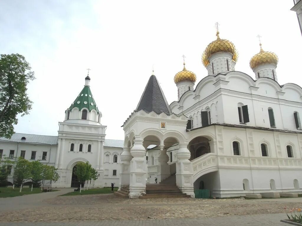 Свято троицкий кострома. Троицкий Ипатьевский монастырь. Свято Ипатьевский монастырь Кострома.