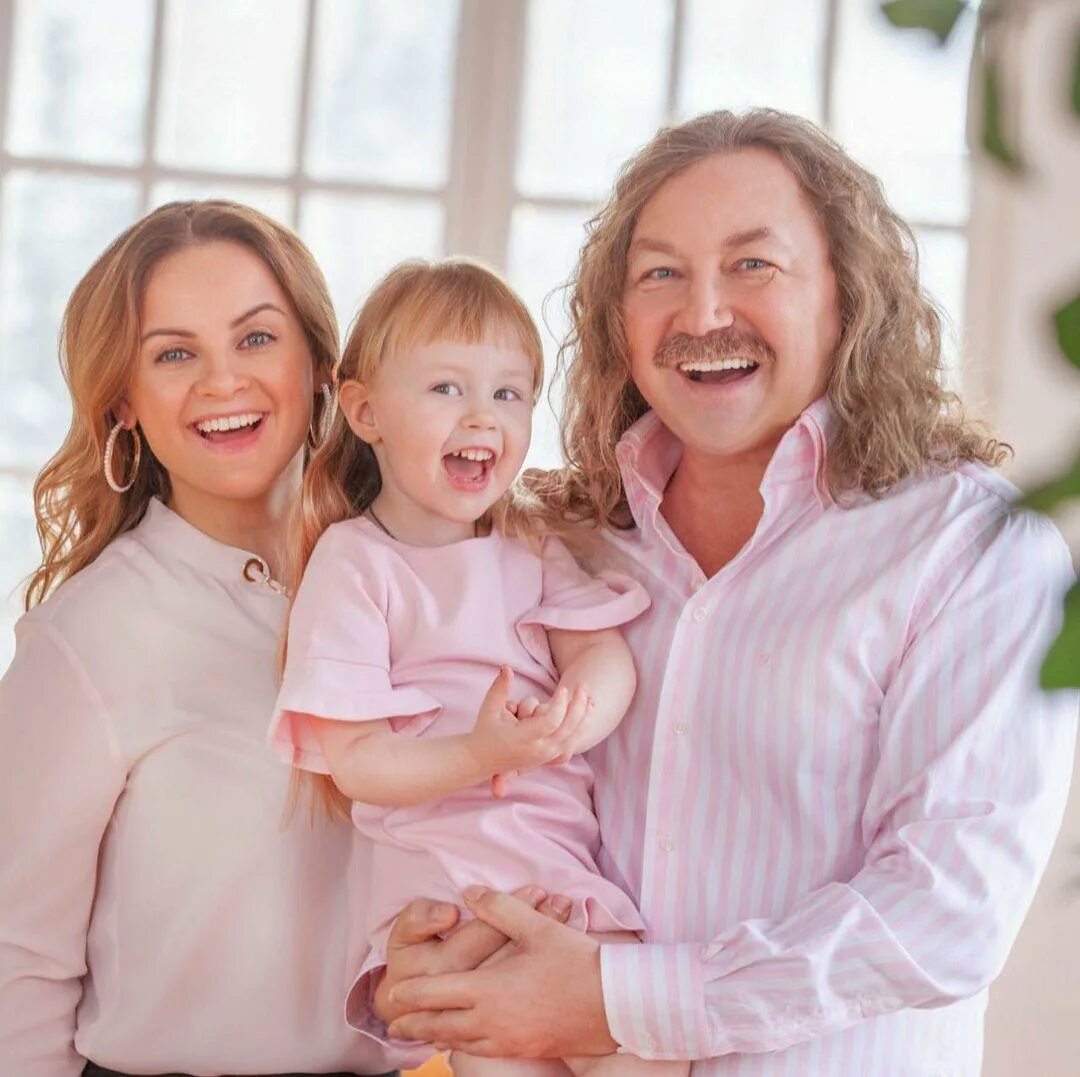 Сколько лет дочери проскуряковой. Жена игоря николаева юлия проскурякова. Игорь николаев и юлия проскурякова. Жена игоря николаева юлия проскурякова. Дочка николаева и проскуряковой сейчас.