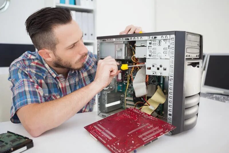 What is a computer made of. Компьютерный инженер. отвертка для компьютера. assemble a computer. build a computer գիֆ.