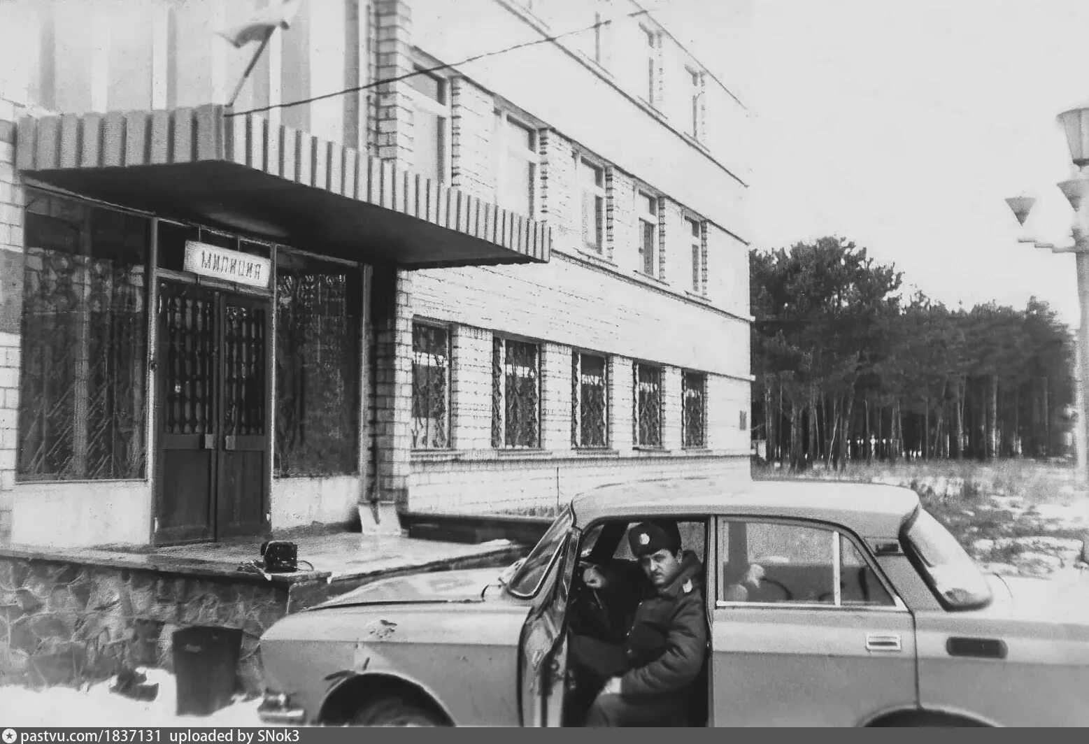 Здание милиции фото На здании полиции в Рыбинске открыли мемориальную доску Павлу Батову. Фото Черём