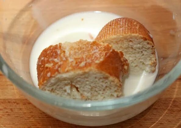 В фарш хлеб белый. Мясной хлеб. В фарш хлеб белый. В фарш хлеб белый. Батон с котлетой.