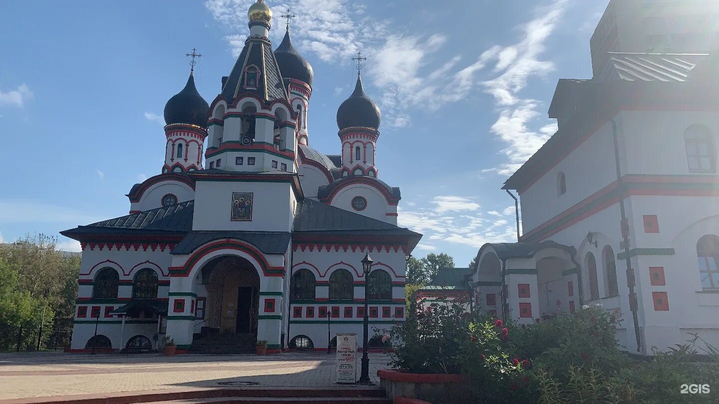 Храм Шверника 17. Храм в старых Черемушках. Живоначальной Троицы в старых Черемушках. Шверника 17к1 храм Живоначальной Троицы в старых Черемушках.