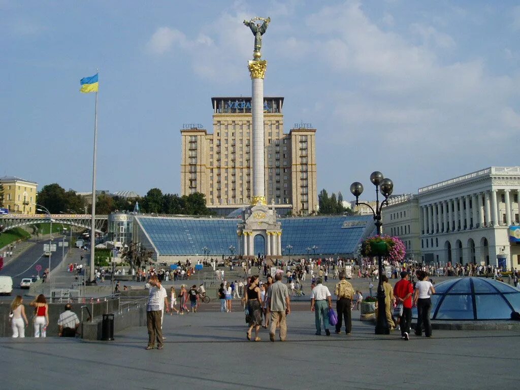 Майдан независимости Киев. Площадь независимости Киев. Майдан Незалежности площадь. Майдан Незалежности Киев.