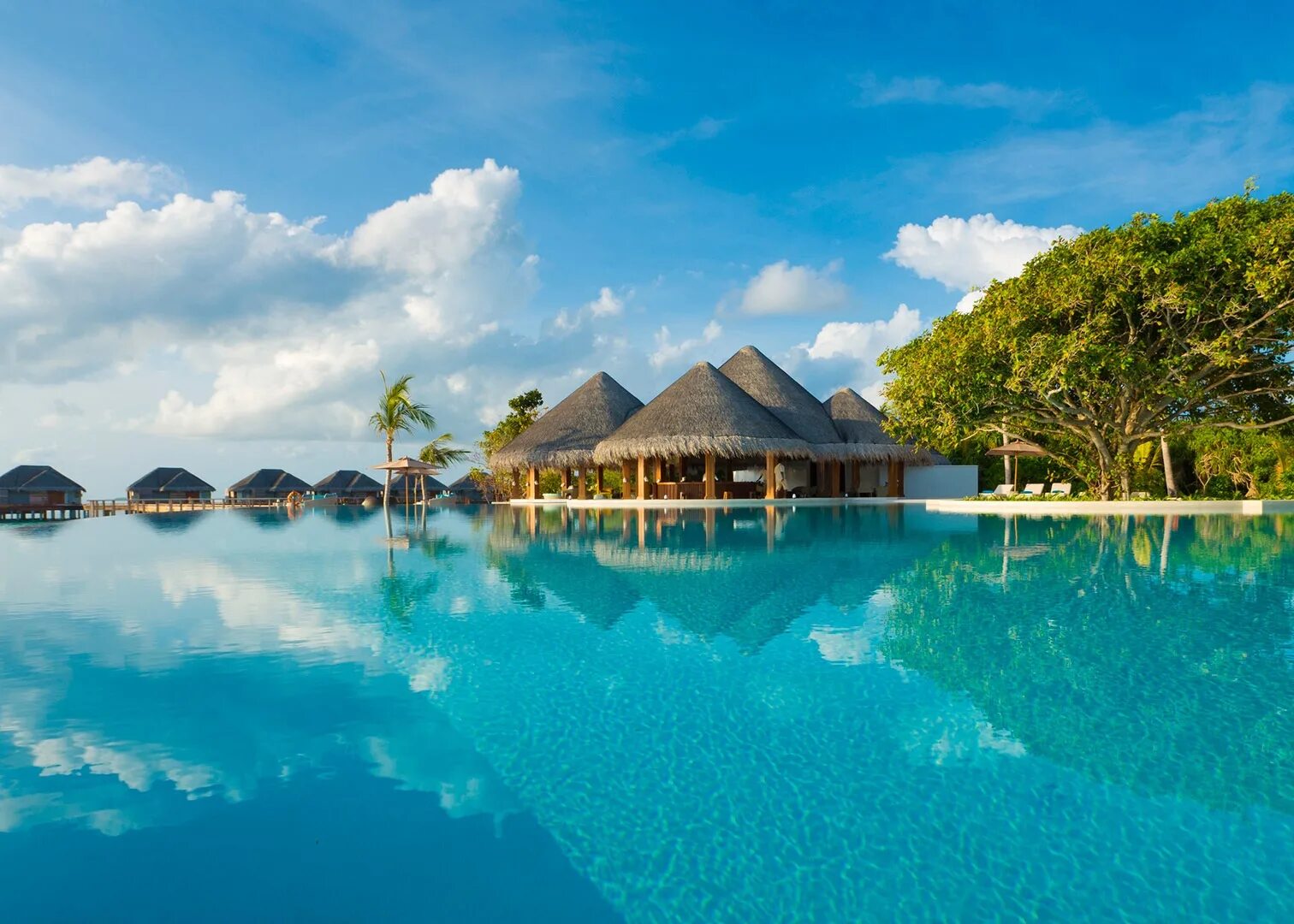 Dusit maldives. Dusit thani maldives 5 мальдивы. Вилла на острове мальдивы. Dusit maldives. Мальдивы dusit thani maldives.