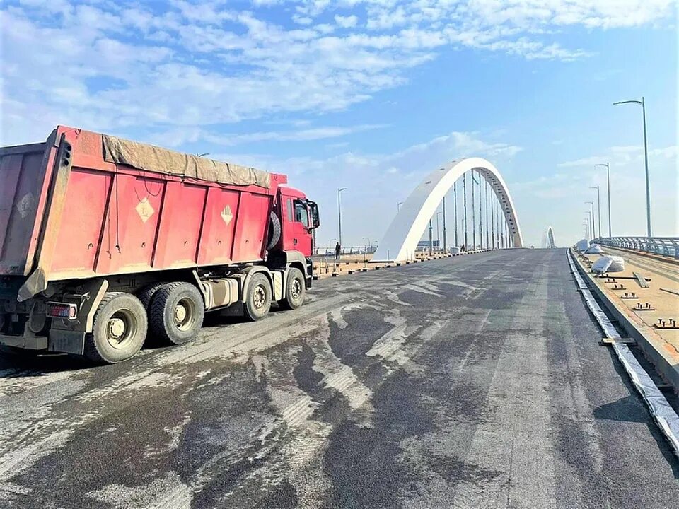 Новости краснодар мост. Новый яблоновский мост в краснодаре. яблоновский мост 2025. новый мост. асфальт на мосту.