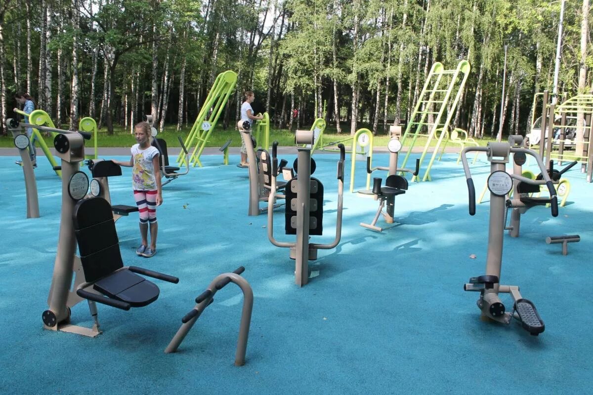 Спорт зона отдыха. Детские спортивные площадки. Тематическая детская площадка. Спорт зона отдыха. Парк швейцария воркаут площадка.