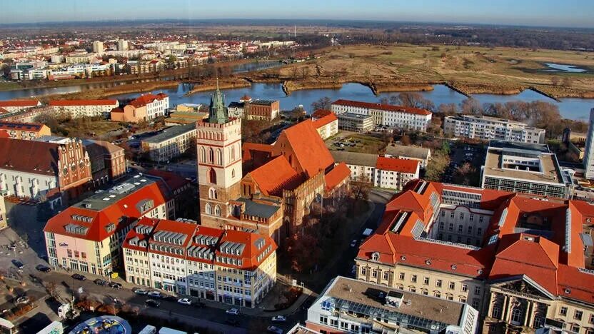 Поилец франкфурта но не одер. Франкфурт-на-одере центр. Франкфурт на одере. Церковь святой марии франкфурт на одере. Мосты через одер у франкфурта.