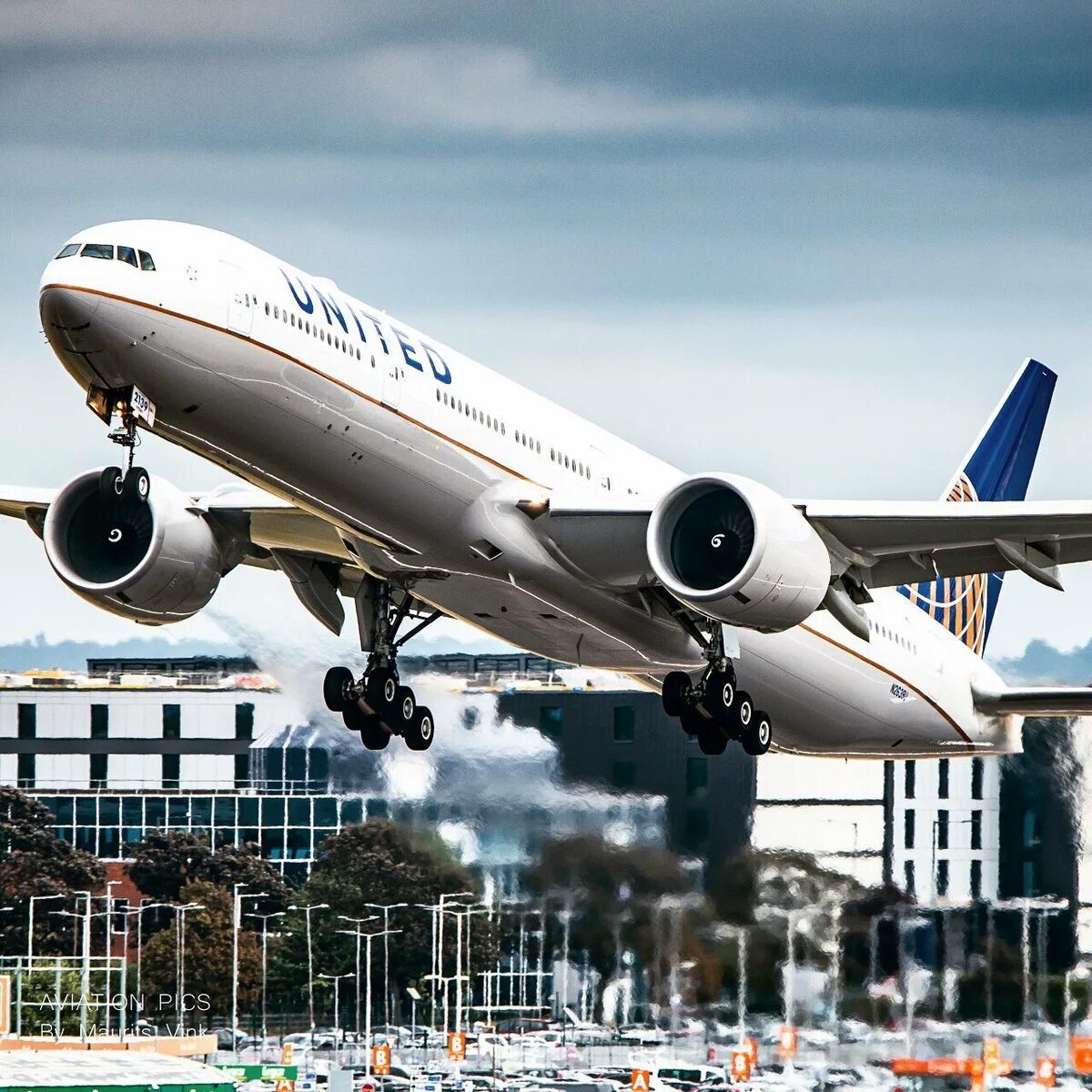 Боинг 777 300 er. Самолет Боинг 777-300. Boeing 777-300er. Боинг 300 er. Boeing 777 300er фото