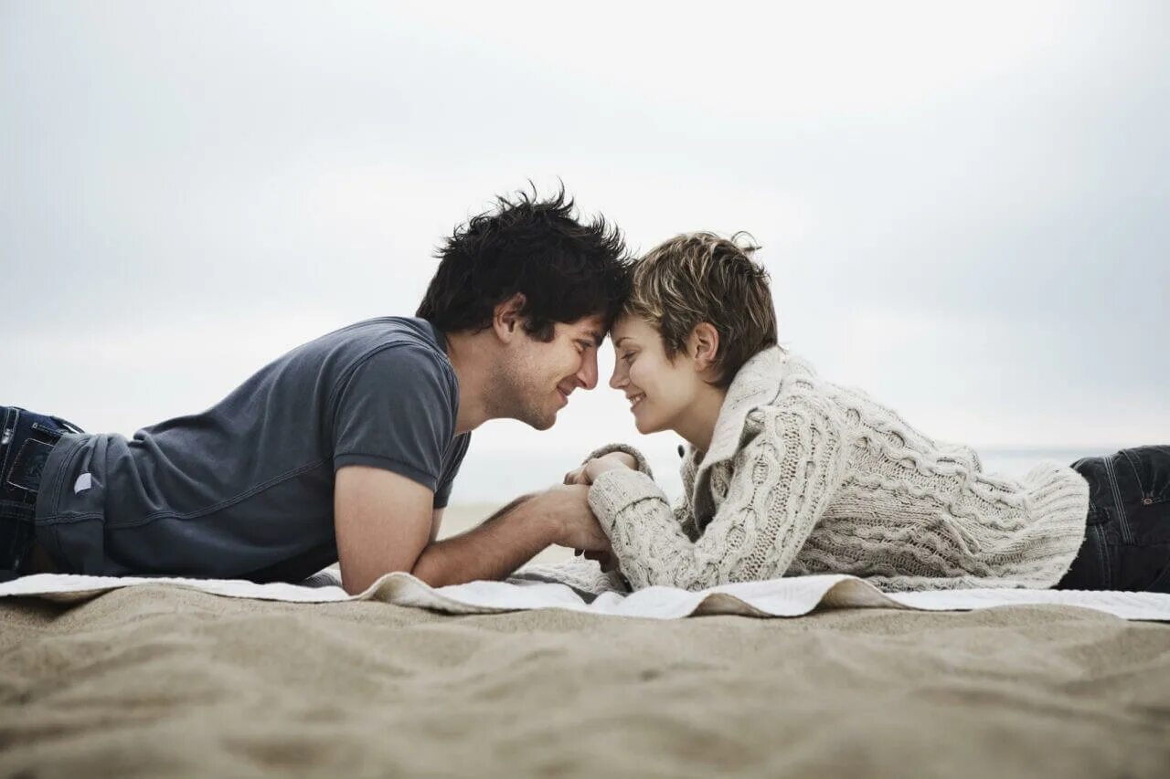 Отношения ко мне мужчины имя. Отношения ко мне мужчины имя. Мужчина и женщина. Картинки про любовь. Обнимаю.