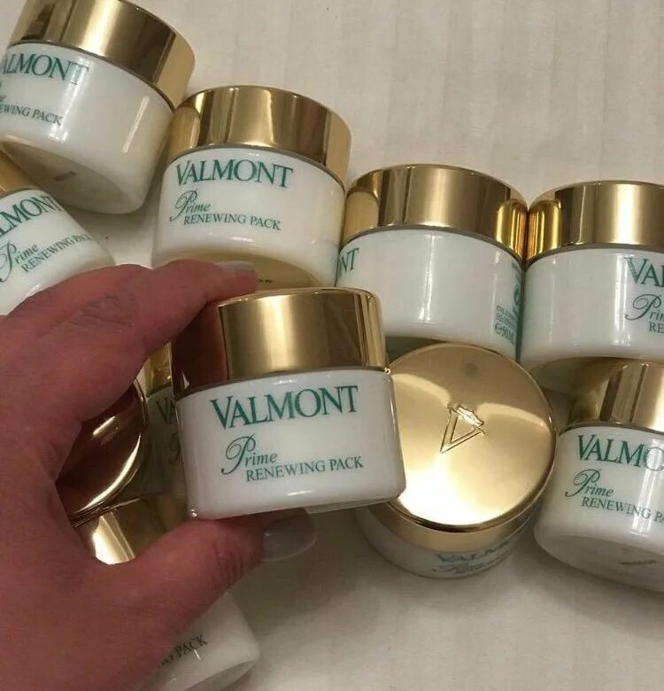 Маска золушки отзывы. Valmont косметика renewing pack. Маска золушки отзывы. Золушка маска для лица valmont. Маска золушки valmont фото.