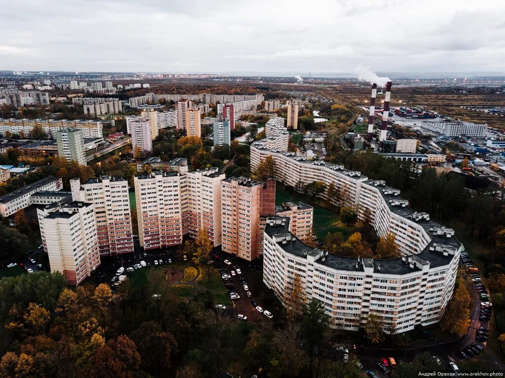 Самый длинный дом в петербурге. Дом-змея в санкт-петербурге пионерстроя. улица пионерстроя санкт-петербург дом змея. самый длинный дом в санкт-петербурге пионерстроя. криваки на пионерстроя.