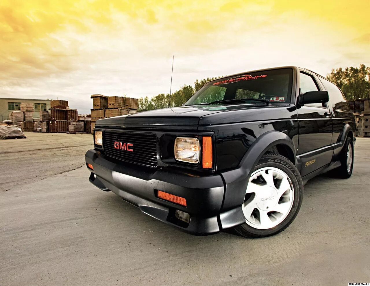 GMC Typhoon 1993. 1992 GMC Typhoon. Автомобиль GMC Typhoon.