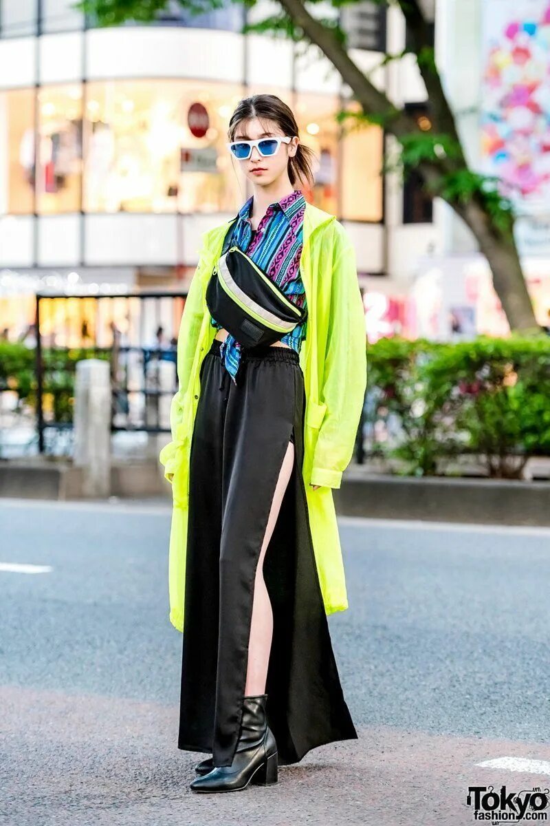 Яркие Луки. Фэшн лук яркий. Мода Токио аксессуары. Токийская уличная мода неон. Tokyo model