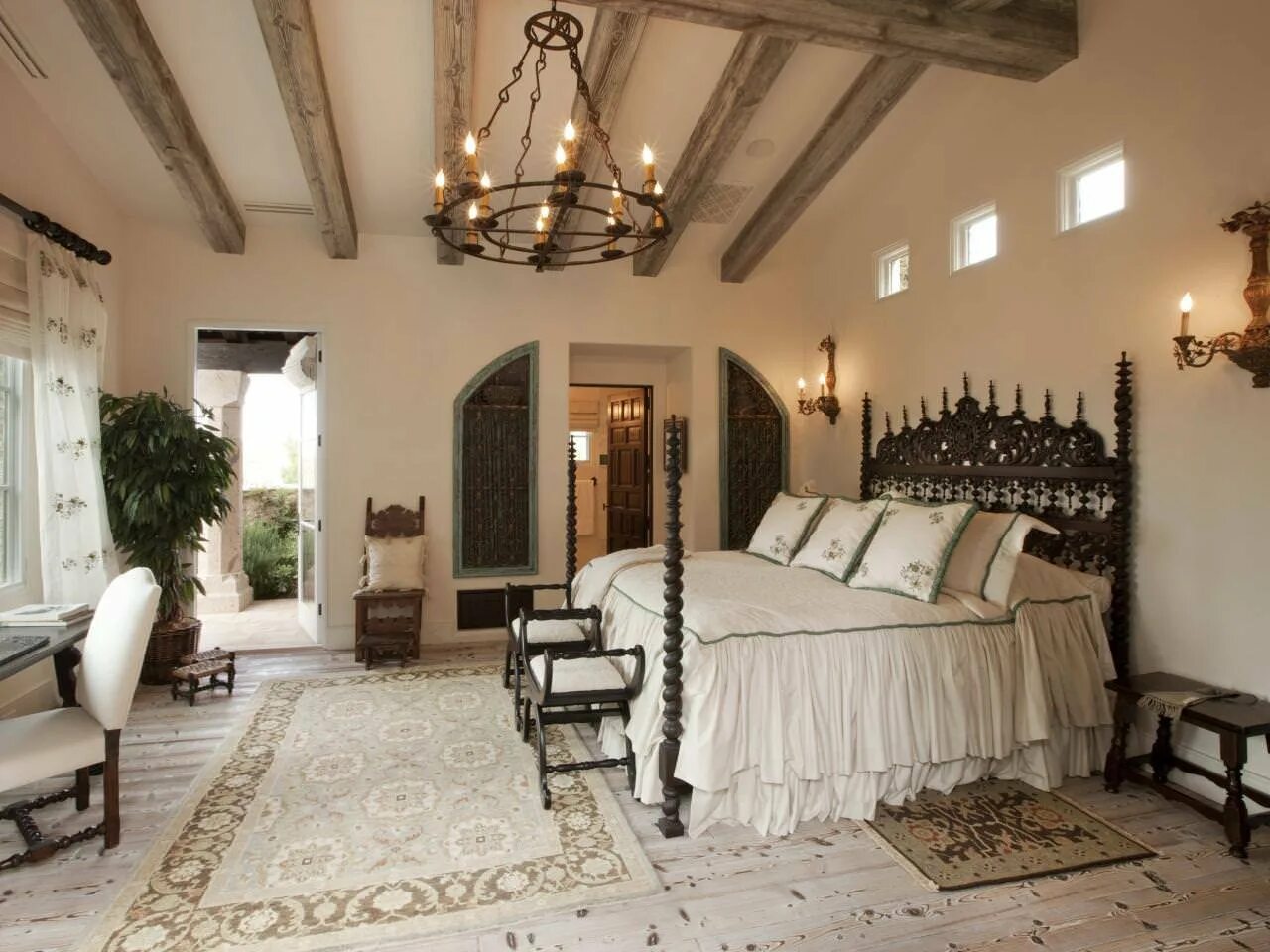 Итальянский интерьер. Итальянский стиль в интерьере. Спальня в итальянском стиле. Комната в романском стиле. Спальня в романском стиле.
