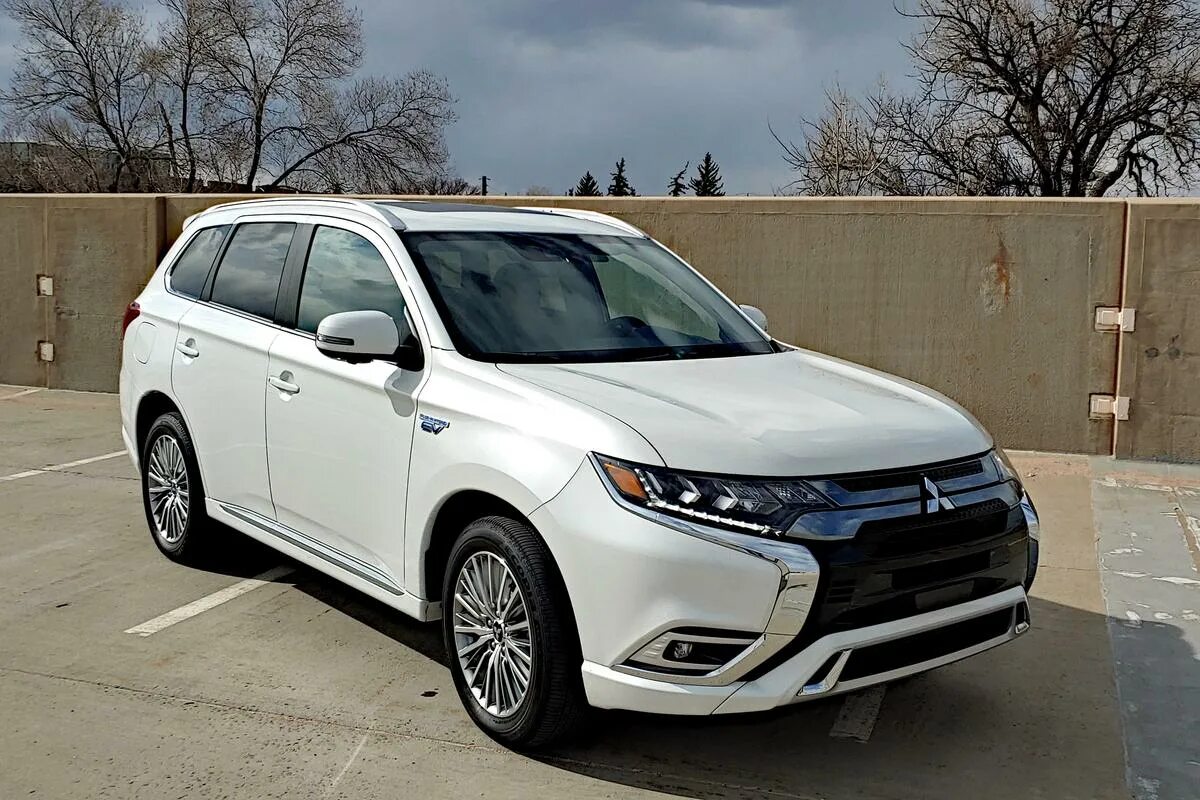 Мицубиси Аутлендер 2020. Мицубиси Аутлендер PHEV. Mitsubishi Outlander PHEV 2020. Мицубиси Аутлендер 2020 PHEV. Мицубиси аутлендер 2020 года