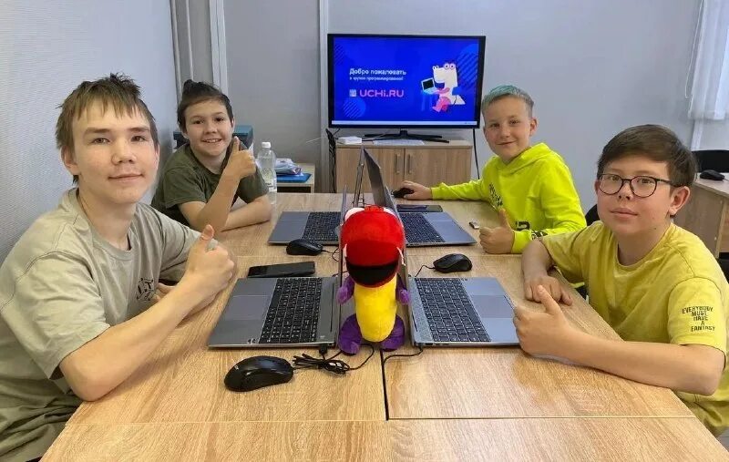 На кружке по программированию записались семиклассники